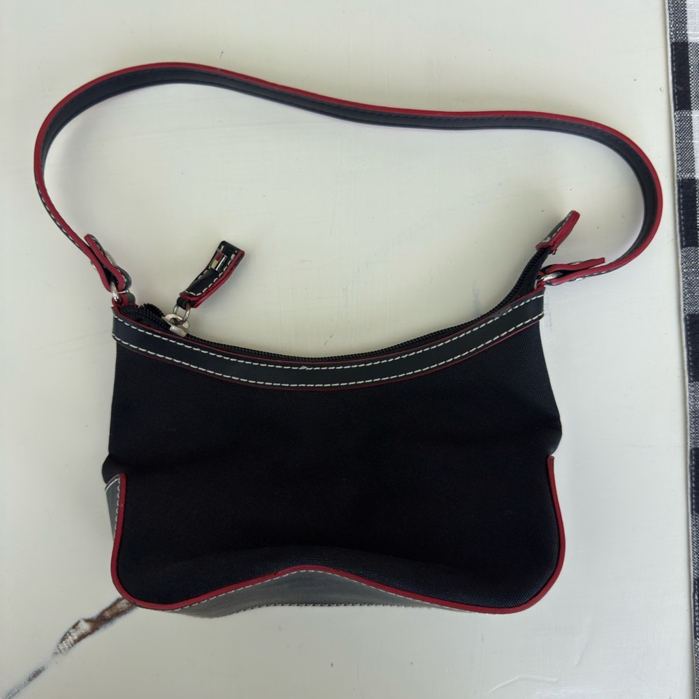 Tommy Hilfiger Black and Red Shoulder bag  (GT)